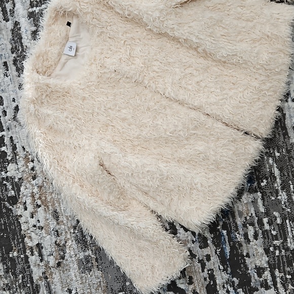 CAbi Jackets & Blazers - Cabi ivory fuzzy sherpa open lined jacket style 3024